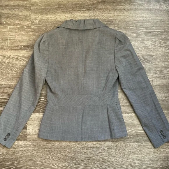 Banana Republic gray pinstripe wool blazer in size 4 - Picture 5 of 5
